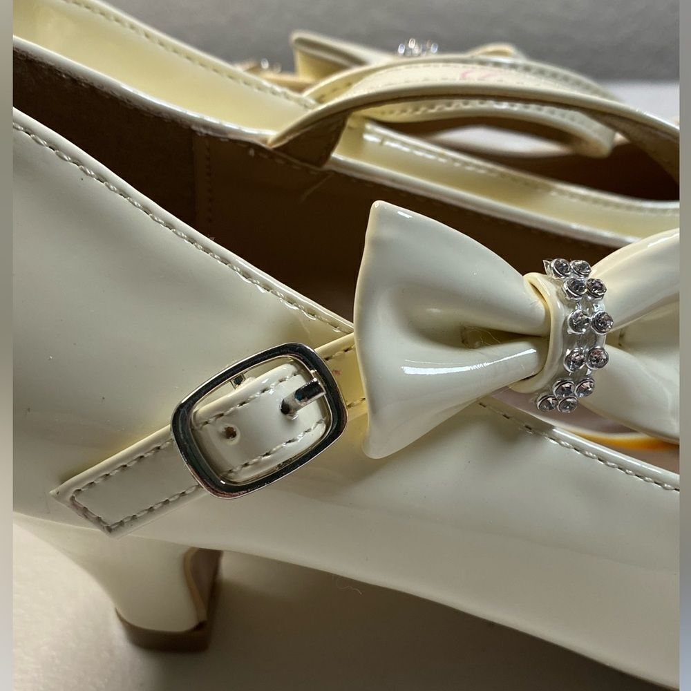NIB Link Girls Ivory Patent Leather Mary Jane Buckle Shoes with Bow - Size 4 - Picture 9 of 12